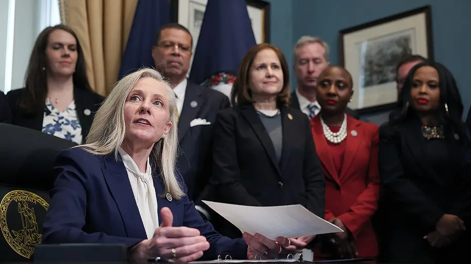 Governante de Virgínia Abigail Spanberger tirou do papel proteção proposta para esportes femininos no estado. Isso acab…