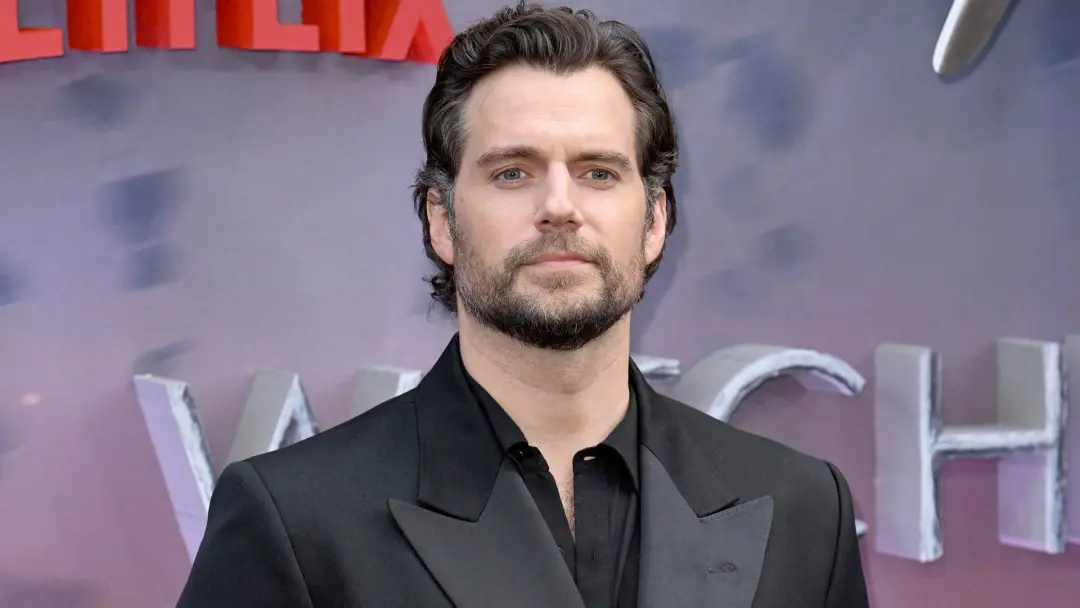 Mike Flanagan tá promovendo a série de Henry Cavill de Warhammer 40K. Parece que o hype tá grande por aí. É bom ver pro…