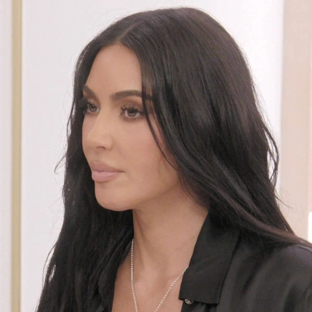 Kim Kardashian revelou um susto de saúde grande, ecoando a perda do pai Robert Kardashian em 2003. É um lembrete forte …