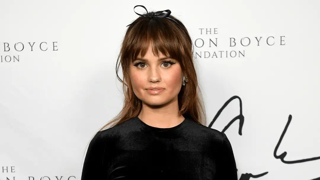 Debby Ryan disse que após a quinta concussão, uma lesão cerebral piorou muito. Isso mostra o risco sério que esportes d…