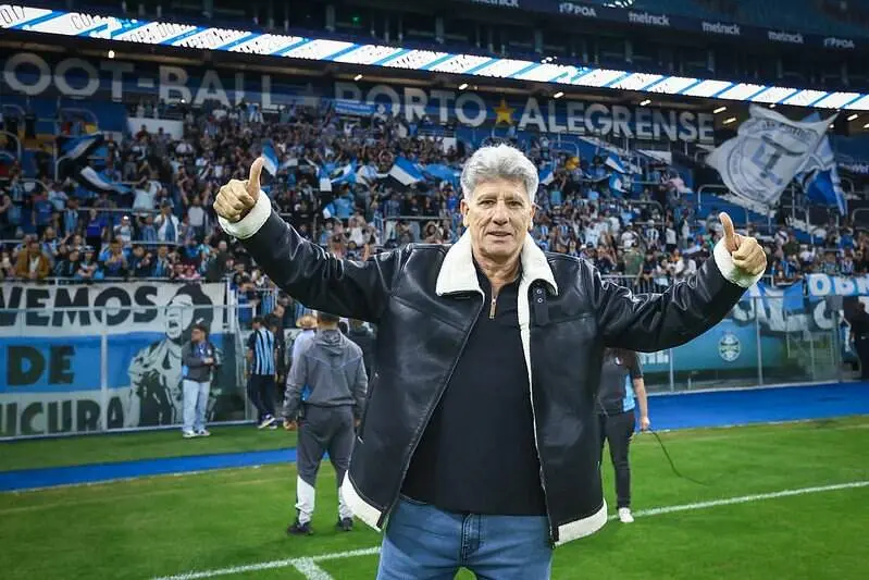 Renato Portaluppi é o novo técnico do Grêmio e precisa de cinco vitórias no Nacional pra não cair. Acho que ele tem que…