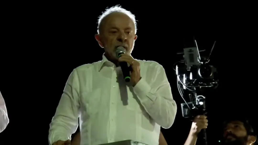 Lula declarou em Montes Claros que nao quer ser comparado a Flavio Bolsonaro, afirmando que o adversario nao e ninguém.…