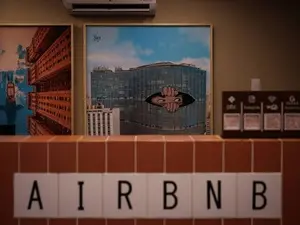 Justiça suspende processos sobre Airbnb de condomínios em todo o país. Isso pode dar uma trégua pra quem usa o Airbnb c…