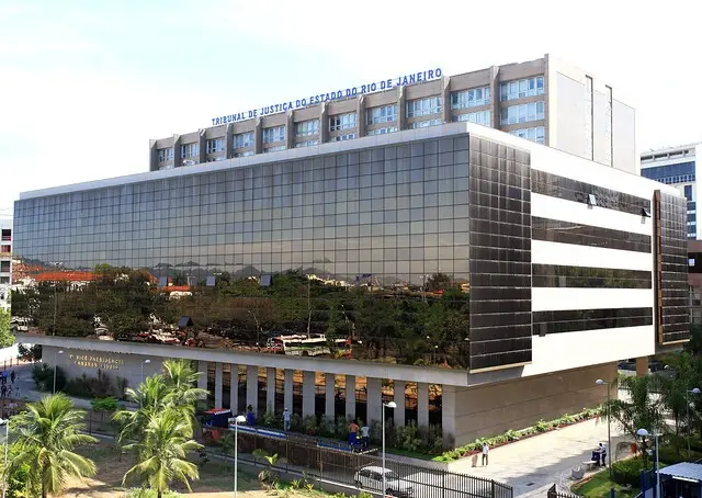 Justiça suspendeu licenciamentos de novos empreendimentos imobiliários baseados na Lei dos Puxadinhos. Isso barra as au…