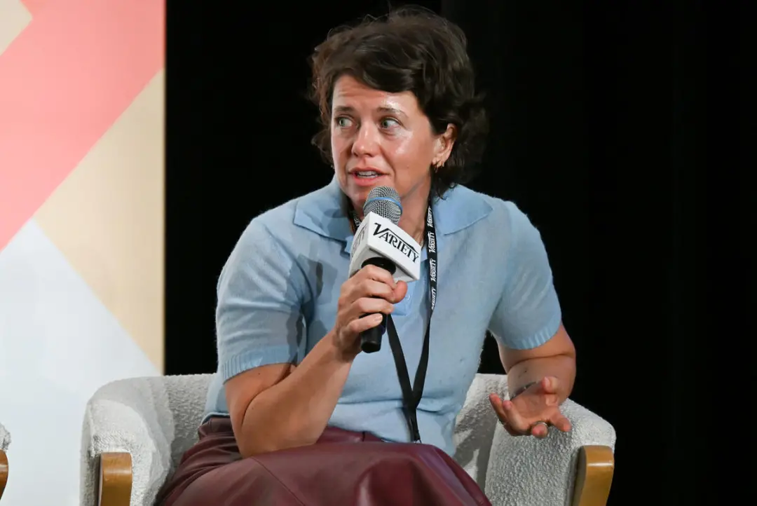 Mira Line, vice presidenta de tecnologia e sociedade do Google, fala que a palavra IA está fazendo demais hoje. A gente…
