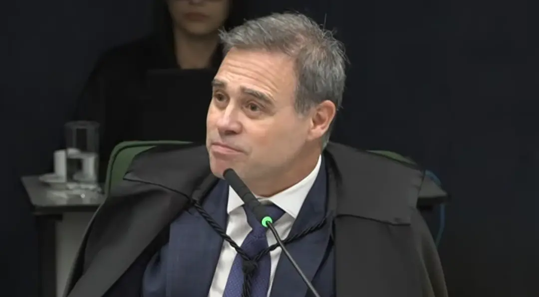 André Mendonça rejeitou a ação do deputado Zé Trovão questionando o aumento do Bolsa Família. O TSE entendeu que o cand…