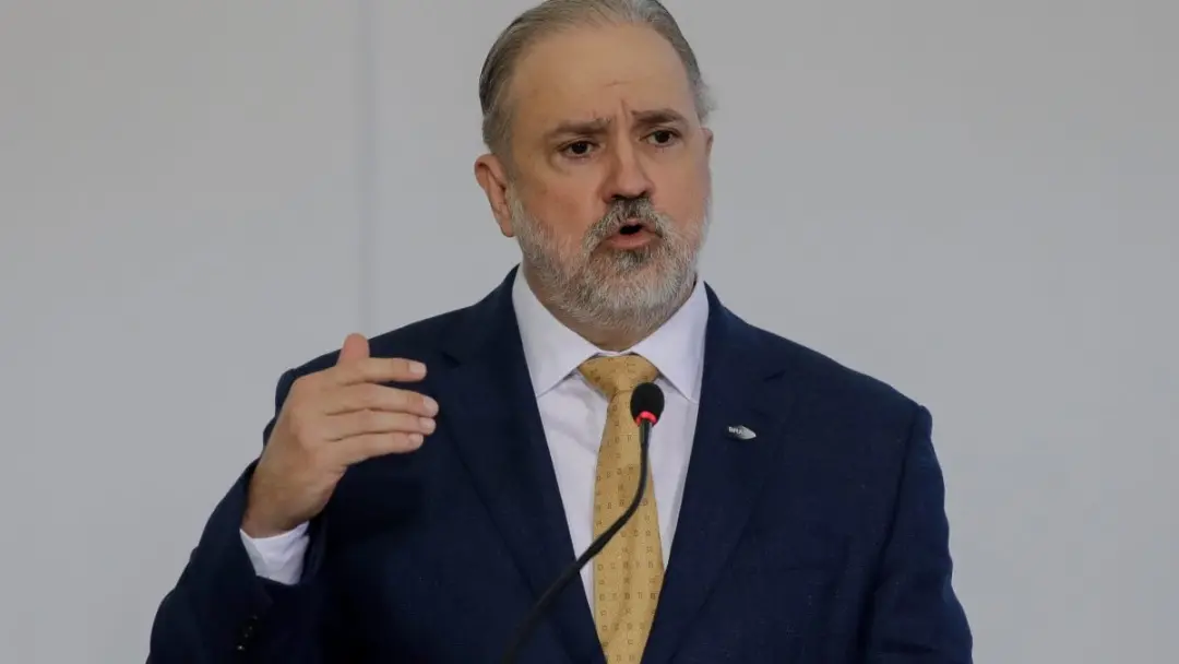 Augusto Aras foi aprovado como professor titular da UnB, reconhecendo quase 4 décadas de trabalho acadêmico. É importan…