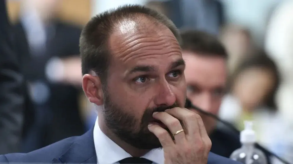 Eduardo Bolsonaro elogiou a exigência de Donald Trump para que dissidentes politicos no Brasil nao sejam detidos arbitr…