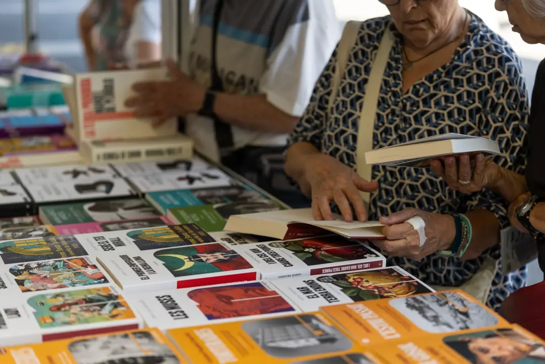 Setmana del Llibre en Català em Barcelona traz 98 casinhas de livros e 282 editoras no Passeio de Lluís Companys. A uni…