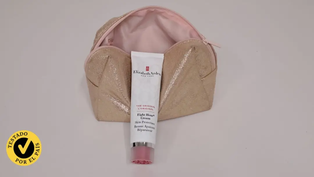 Eight Hour Cream de Elizabeth Arden só para os lábios, descobri o potencial dele depois de receber um kit navideño. É b…