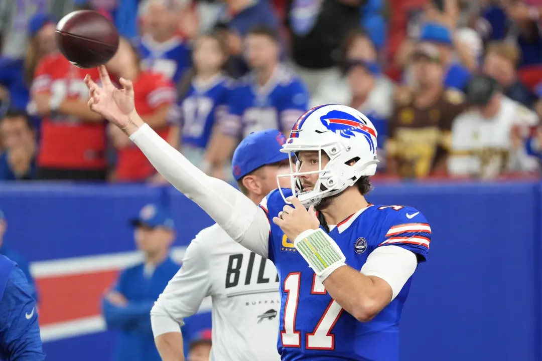 Greg Rousseau da Bills deu um salto, marcando dois sacks na metade do jogo contra os Lions, no Highmark Stadium. A defe…