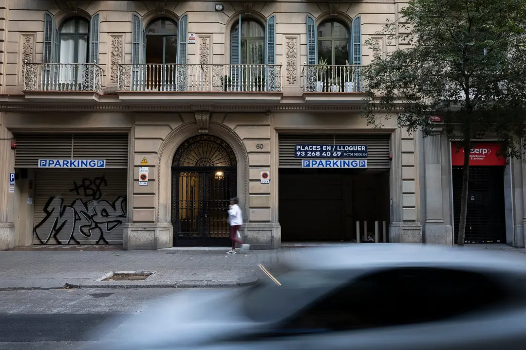 Em Barcelona e 27 cidades vizinhas, o novo plano urbanístico limitará vagas de garagem em construções novas dependendo …