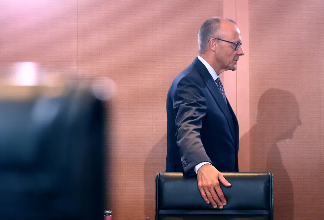 Giulio Andreotti foi quem disse que preferia ter dois alemães, frase que foi roubada de François Mauriac. A menção da T…