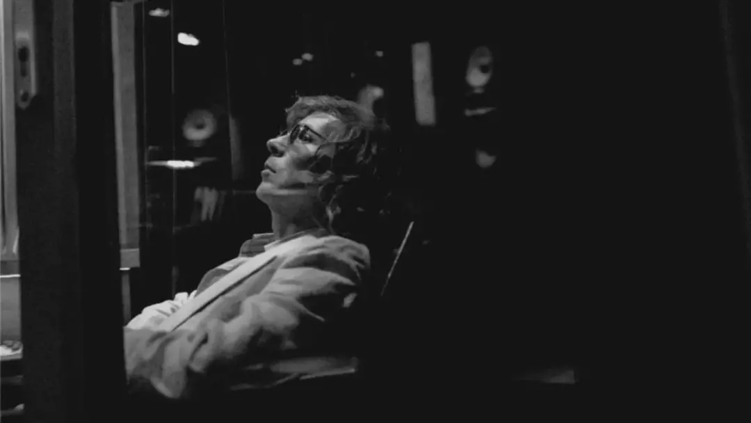 Beck lançou o álbum de estúdio Ride Lonesome, seu 15o, após sete anos. É um registro com Smokey Hormel e Joey Waronker,…