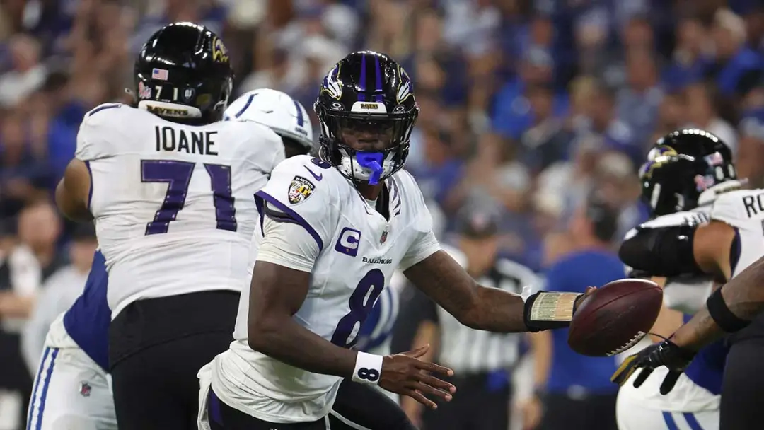 Doyle, técnico dos Ravens, disse que seu foco é eliminar qualquer emoção ao comandar o jogo, algo que Lamar Jackson apo…