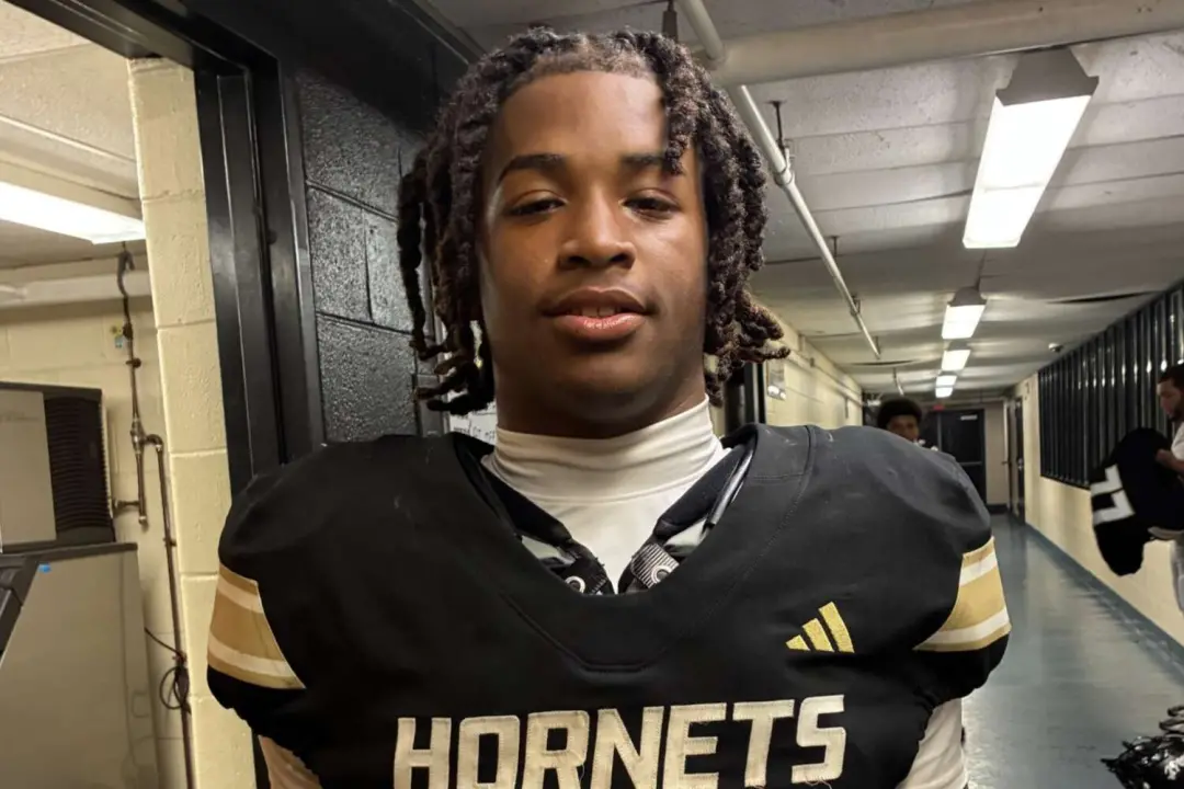 East Hartford venceu o Hillhouse por 22 a 8, e Ty Outlaw fez sua primeira vitória desde voltar para a escola. Esse reto…