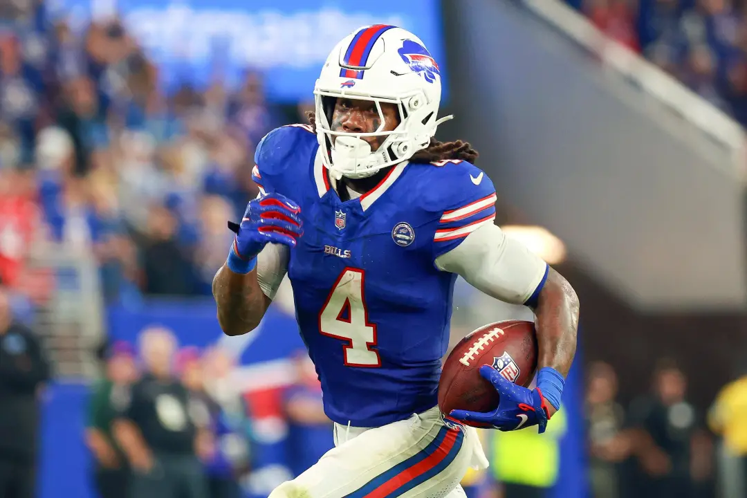 Cook ultrapassou Cribbs, atingindo 4445 jardas corridas na camisa dos Bills, no quarto período contra os Lions. Esse fe…