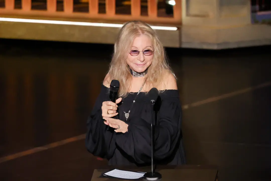 Barbra Streisand falou sobre o Kennedy Center, chamando a condução de Trump de revoltante e dolorosa. A homenagem artís…