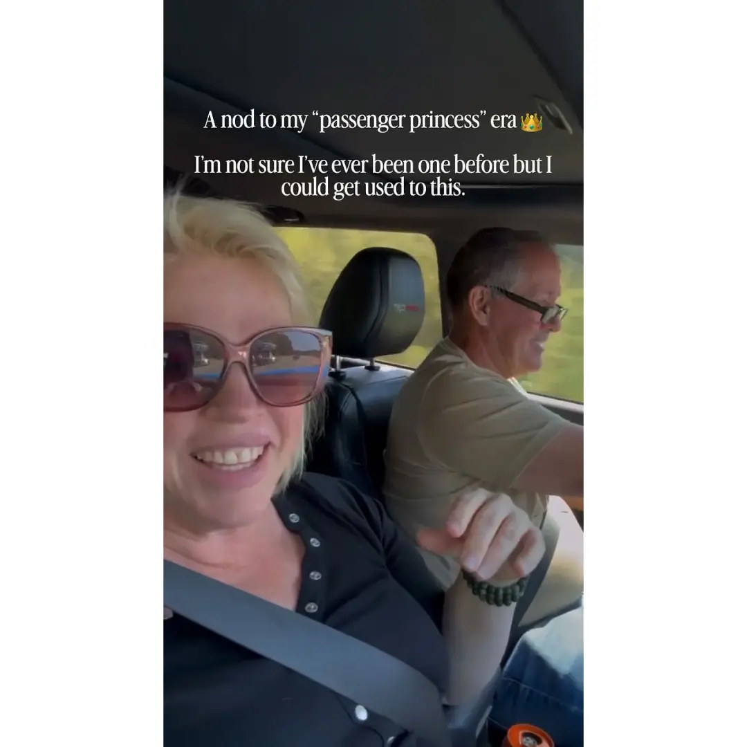 Janelle Brown falou sobre o novo namorado Pete, dizendo que ele a mima de jeitos antigos. Parece ser algo bom, ter algu…