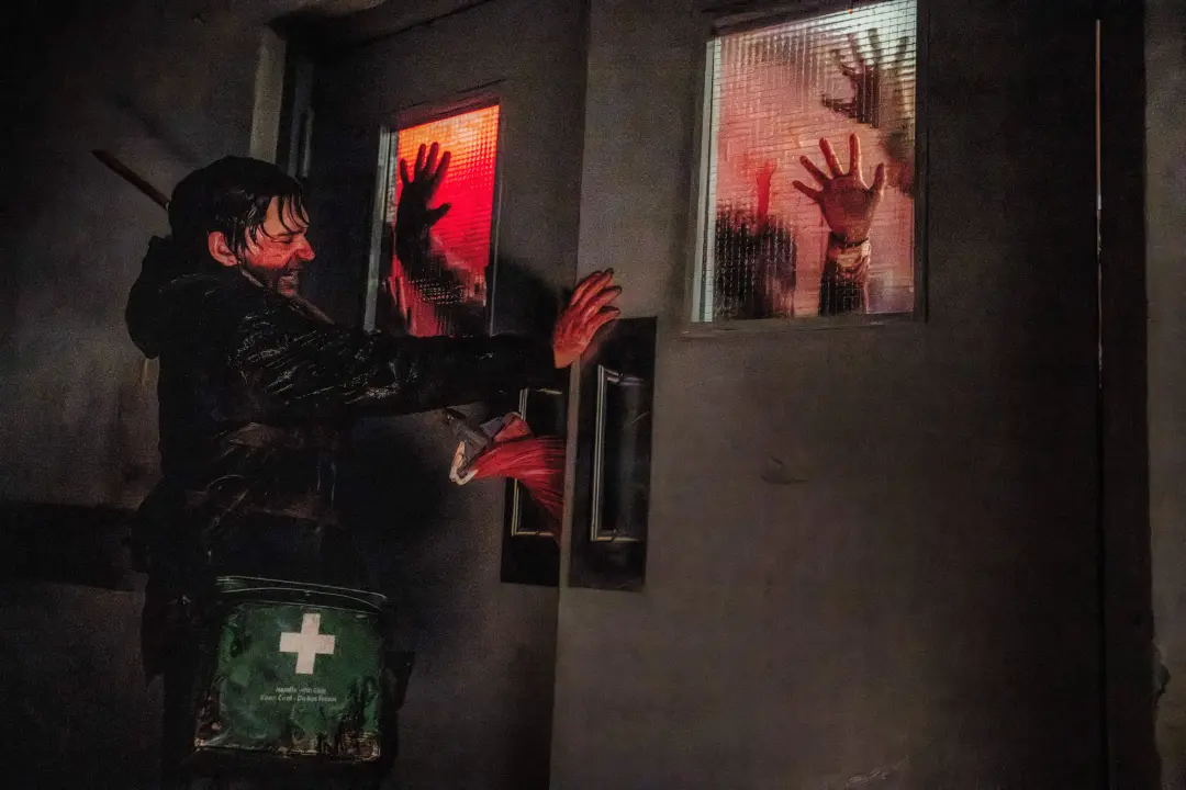Zach Cregger elevou os lucros de Resident Evil para mais de 8 milhões de dólares na estreia, um bom começo pra franquia…