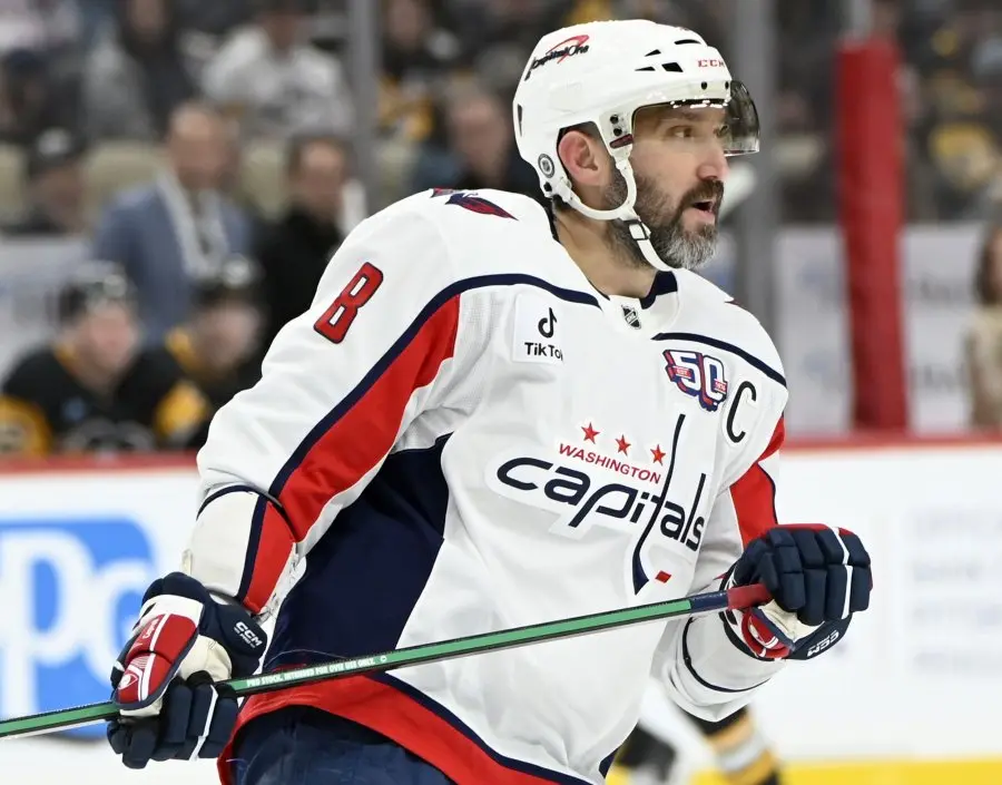 Alexander Ovechkin tá banido da Letônia após aparecer em anúncio político ligado ao governo russo. Isso mostra como a p…