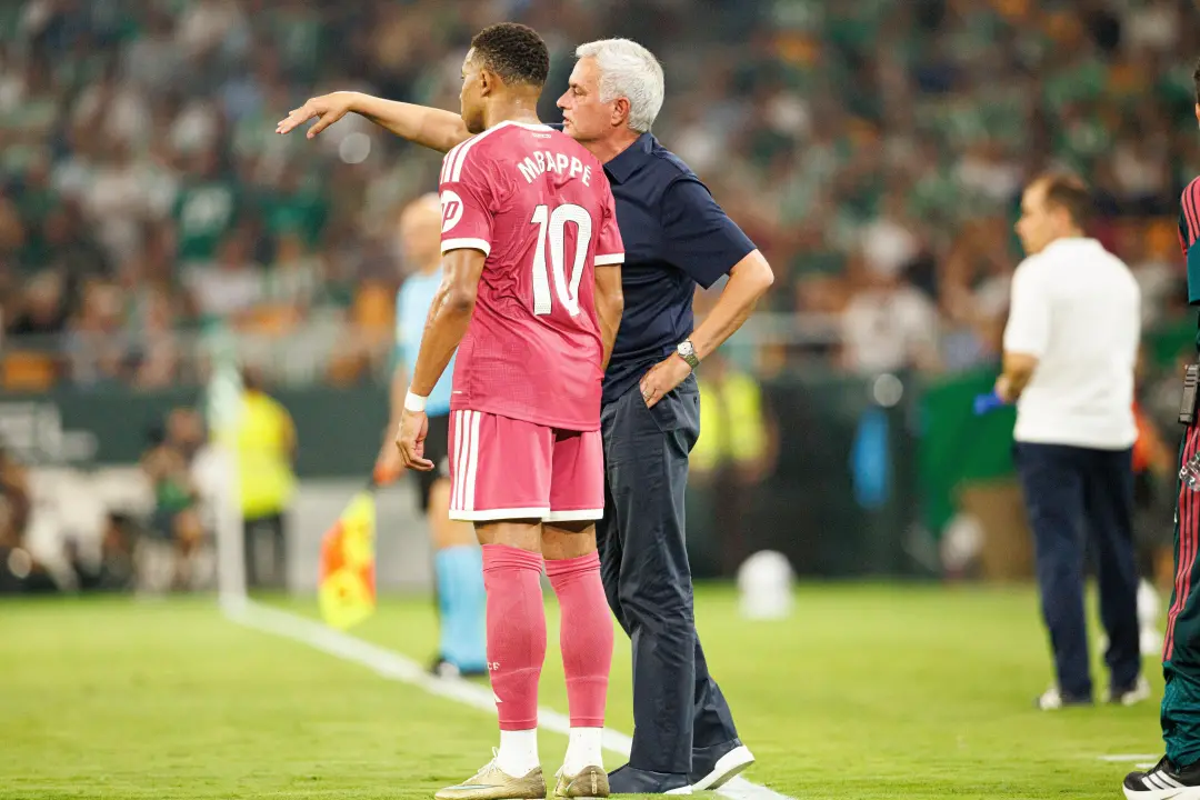 Mbappé disse que Mourinho é uma das pessoas mais inteligentes que ele já conheceu. É um líder verdadeiro, e trabalhar c…