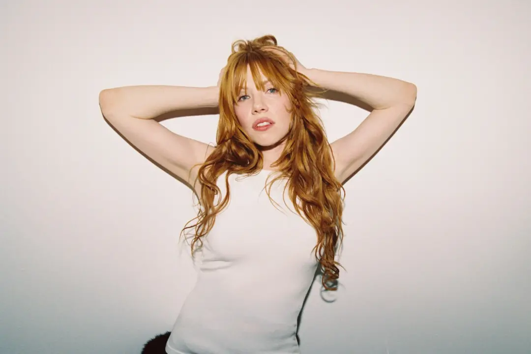 Carly Rae Jepsen quer dar um rolê em Versalhes no videoclipe da música do novo álbum Day and Night. Parece mais um clim…