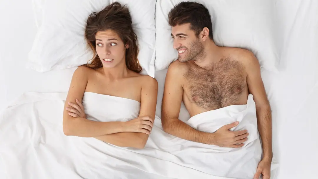 A ideia de sexo cinco vezes por semana como meta de saúde mental existe nas redes. Mas o que realmente define o bem est…