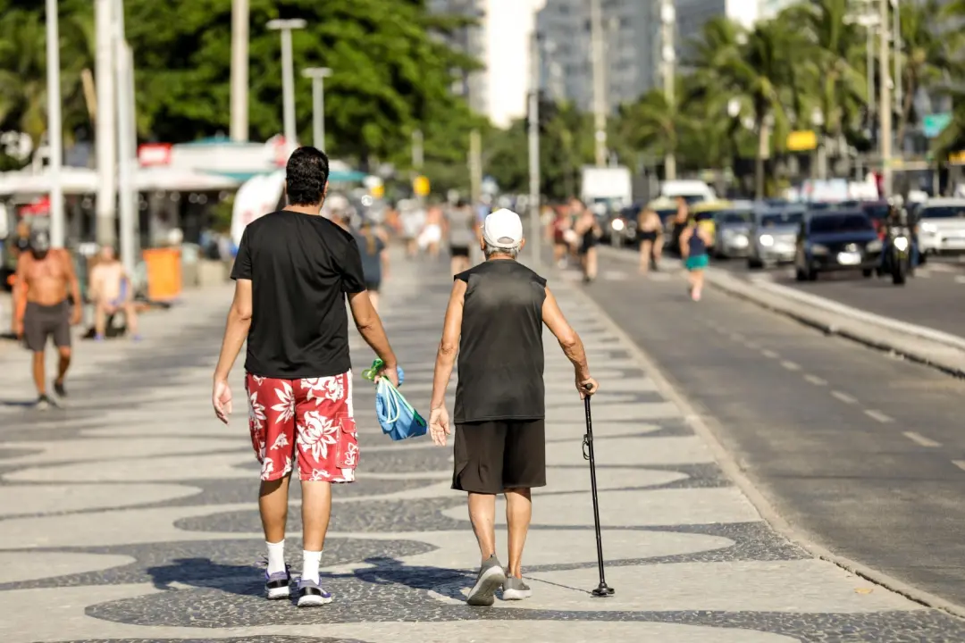 Nova York como exemplo, cidade caminhável aumenta a expectativa de vida em até quatro anos. Esse movimento constante, s…