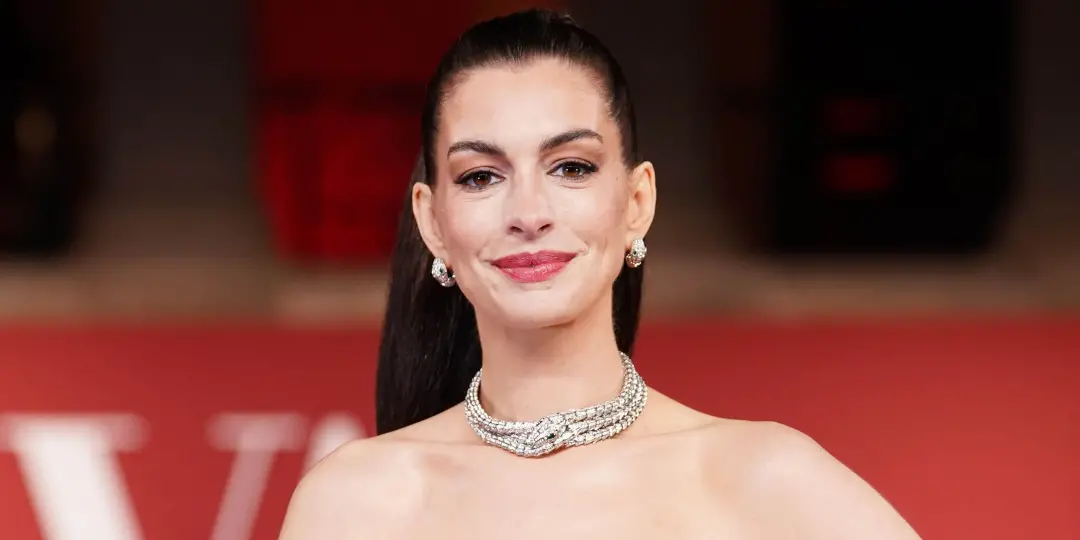 Anne Hathaway em ano cheio de trabalho, com Mother Mary e The Devil Wears Prada 2 chegando, tá uma correria na Hollywoo…