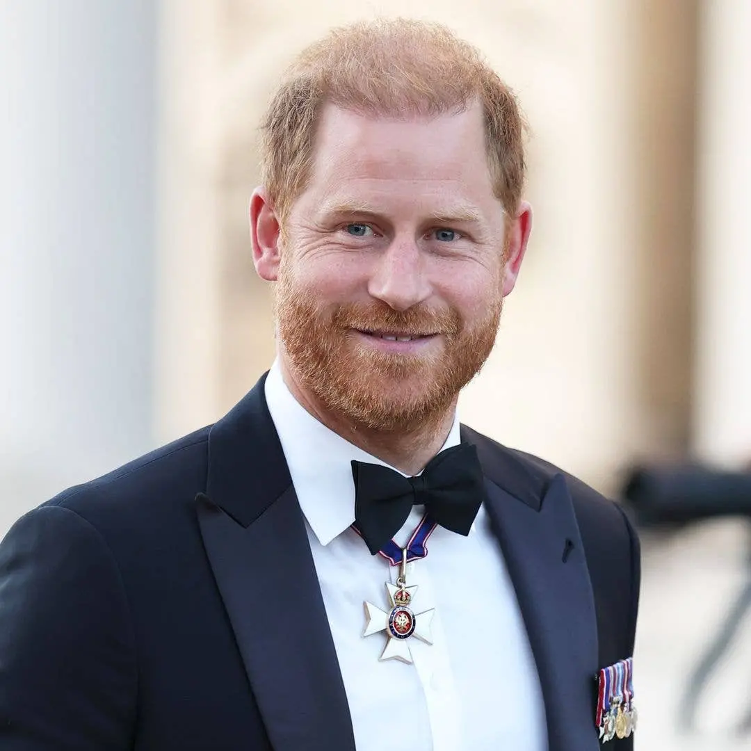 Prince Harry voltou ao Reino Unido e participou dos Invictus Spirit Awards. A presença dele com Meghan e os filhos Arch…