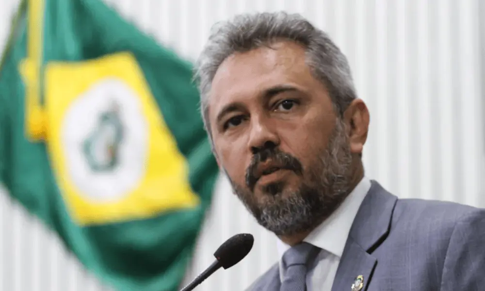 Elmano de Freitas tenta a reeleição como governador do Ceará, disputando com nomes fortes como Ciro Gomes. É importante…