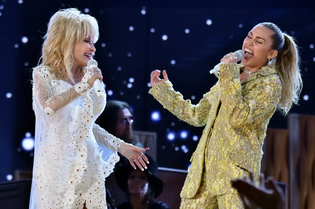 Miley Cyrus falou sobre a última conversa com a madrinha Dolly Parton, que aconteceu antes dela partir, dizendo que a d…