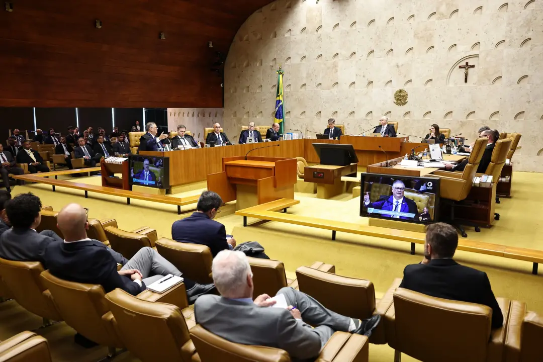 Quase cinco horas de insultos no plenário do STF, em relação à investigação sobre Alexandre de Moraes e Daniel Vorcaro.…