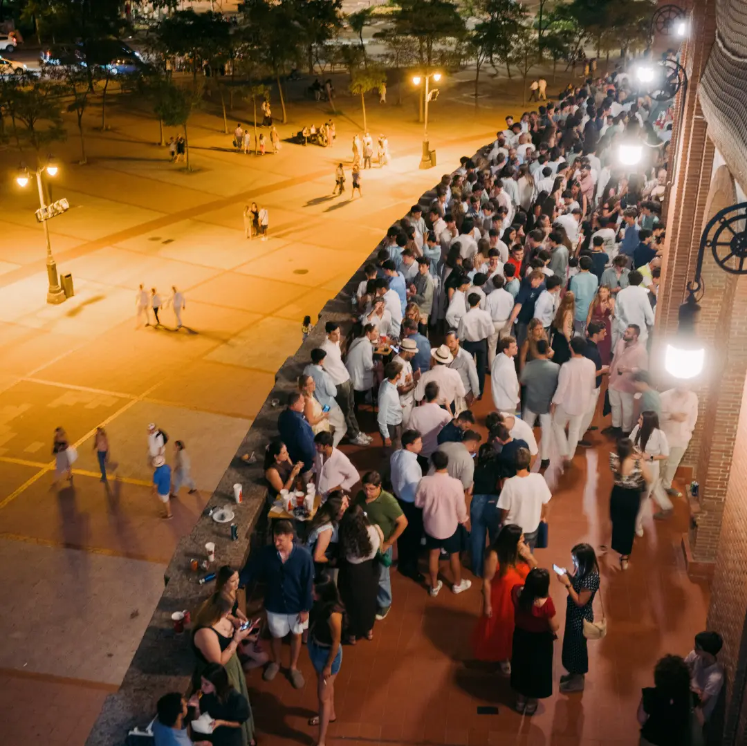 Loafers jovens espanhóis, chamados Cayetanos, estão mostrando uma energia diferente em relação à política após oito ano…