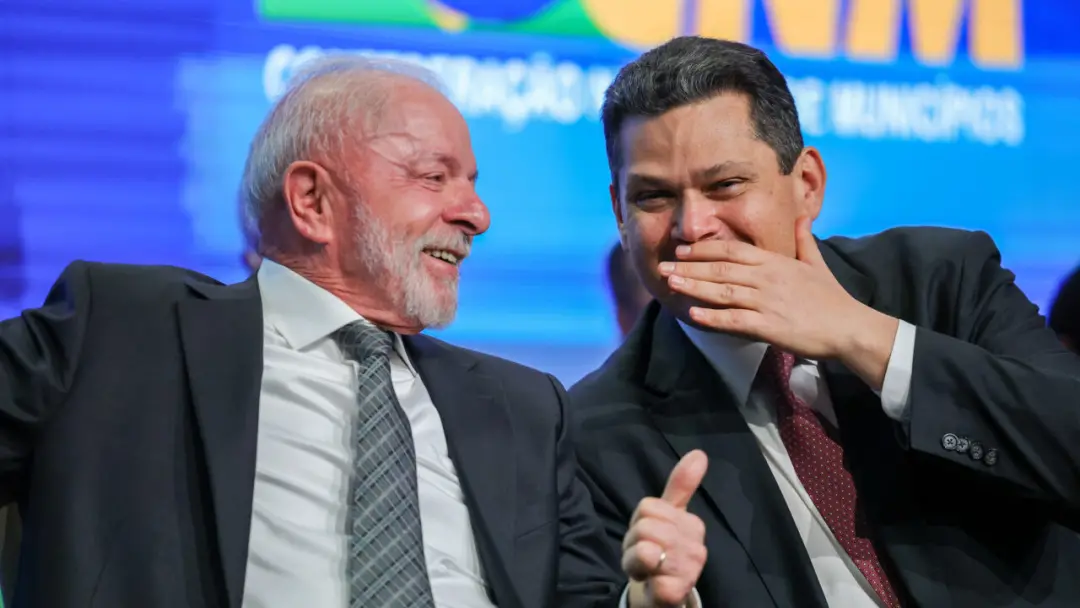 Davi Alcolumbre usa influência em Brasília, com orçamento de emendas e cargos federais, para tentar garantir apoio polí…