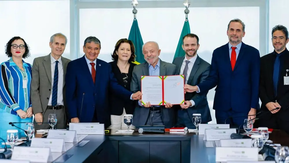 Quase 200 bilhões de reais mobilizados com pacotes de medidas do governo Lula. O aumento do Bolsa Família e ações de co…