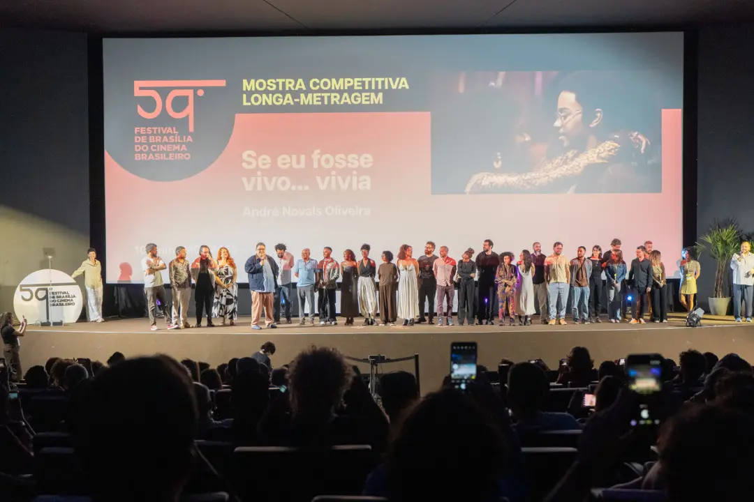 Se eu fosse vivo vivia, filme de André Novais no Festival de Brasília mostra um casal ao longo de cinquenta anos. A tra…