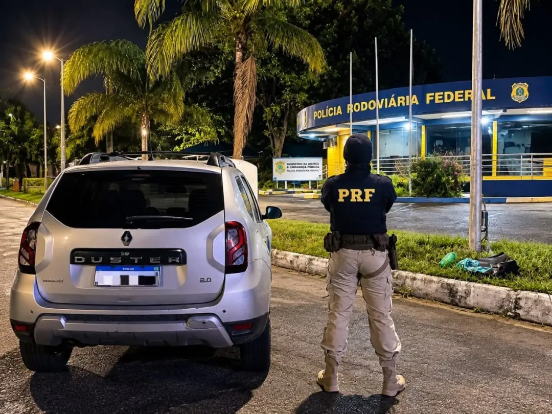 Na Via Dutra, em Barra Mansa, um homem foi detido com carro furtado na noite de quinta-feira. O veículo, de uma locador…