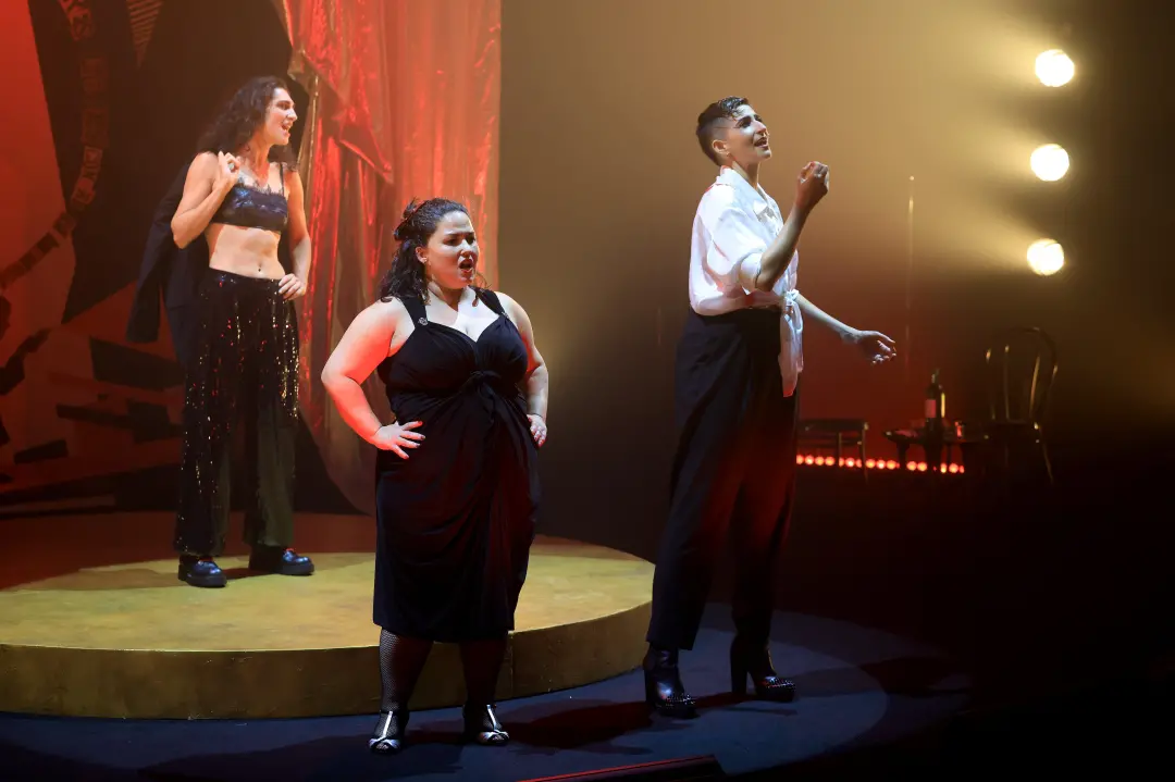 Teatro em estreia livre esta semana. O acesso é livre e aberto a todos. Isso mostra uma porta aberta pra cultura, um re…