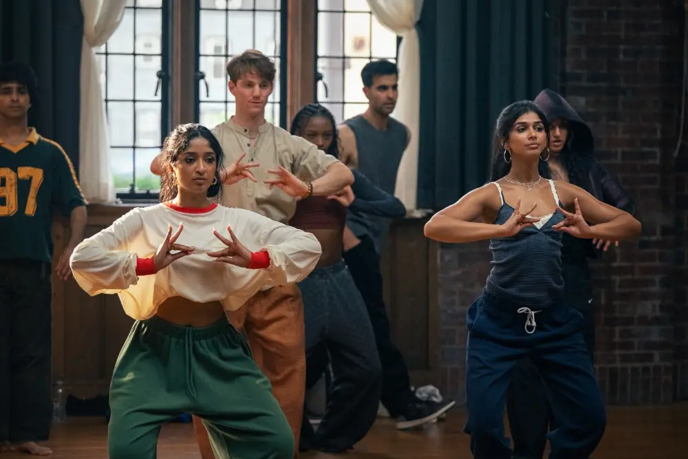 Lena Khan faz um filme de dança Bollywood fusion para a Netflix, contando a história de amigas no time de dança da UCLA…