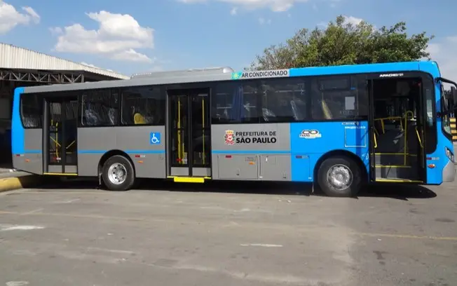Doze das vinte e duas empresas de ônibus em São Paulo seriam controladas pelo PCC, segundo a denúncia do MPSP. Isso mos…