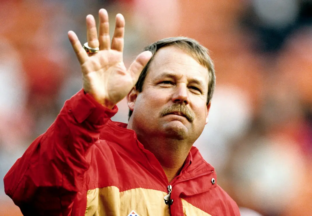 Mike Holmgren, treinador que trabalhou com os San Francisco 49ers, poderia ter sido o técnico da era de expansão dos Cl…