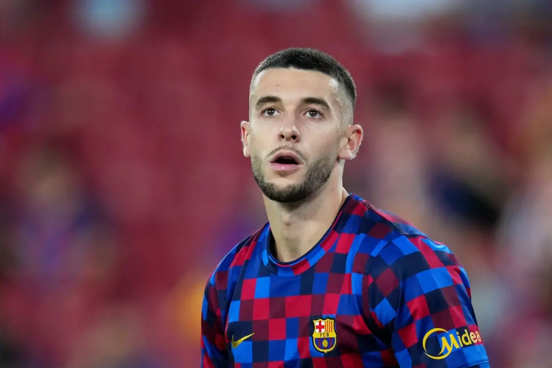 Joan Garcia não treinou com o Barcelona antes do jogo contra Sevilla por uma lesão no joelho direito. A equipe chamou I…
