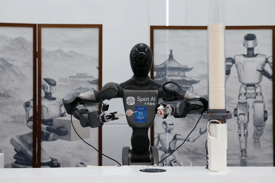 Spirit AI, empresa chinesa, diz que um salto em inteligência robótica pode rolar em 2027. O cérebro é o elo mais fraco …