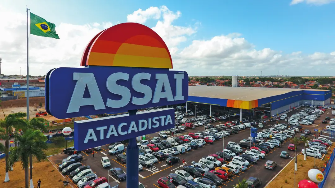 Assaí comprou 18 postos de combustíveis por 80 milhões de reais. A ideia é aumentar a jornada do cliente e a conveniênc…