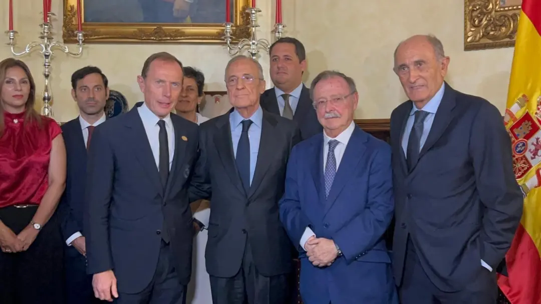 Florentino Pérez visitou Ceuta hoje junto com Butragueño e Pirri. Ele disse que Espera que a cidade recupere a normalid…