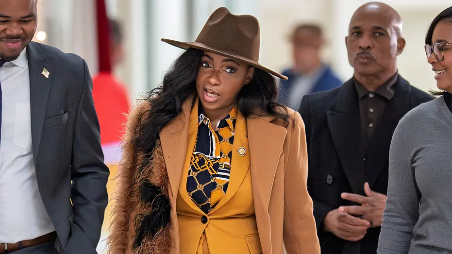 Jasmine Crockett homenageou Chris Brown no congresso, mesmo com seu histórico de violência. É difícil usar um palco tão…