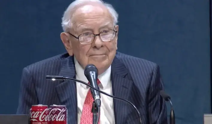 Warren Buffett deixa a presidencia do conselho da Berkshire Hathaway, conglomerado de 1 trilhao de dólares. A troca seg…