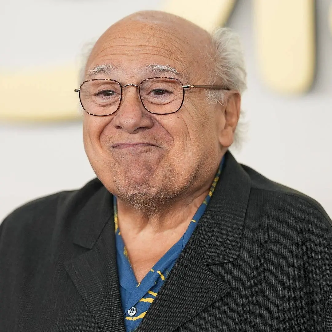 Danny DeVito compartilha um ritual diário que o mantém forte aos 81 anos. A rotina dele é um exemplo de disciplina que …
